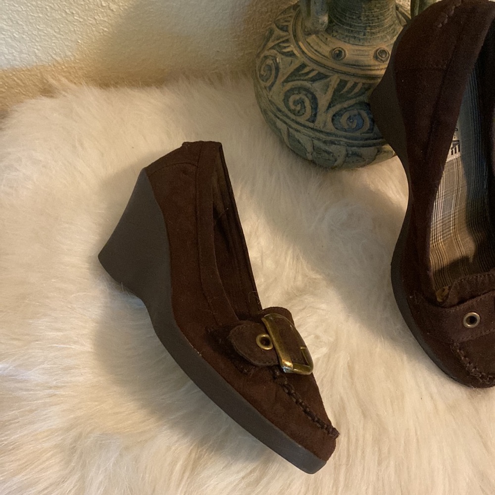 American Eagle Brown Buckled Wedge Heel Shoes - Picture 4 of 5